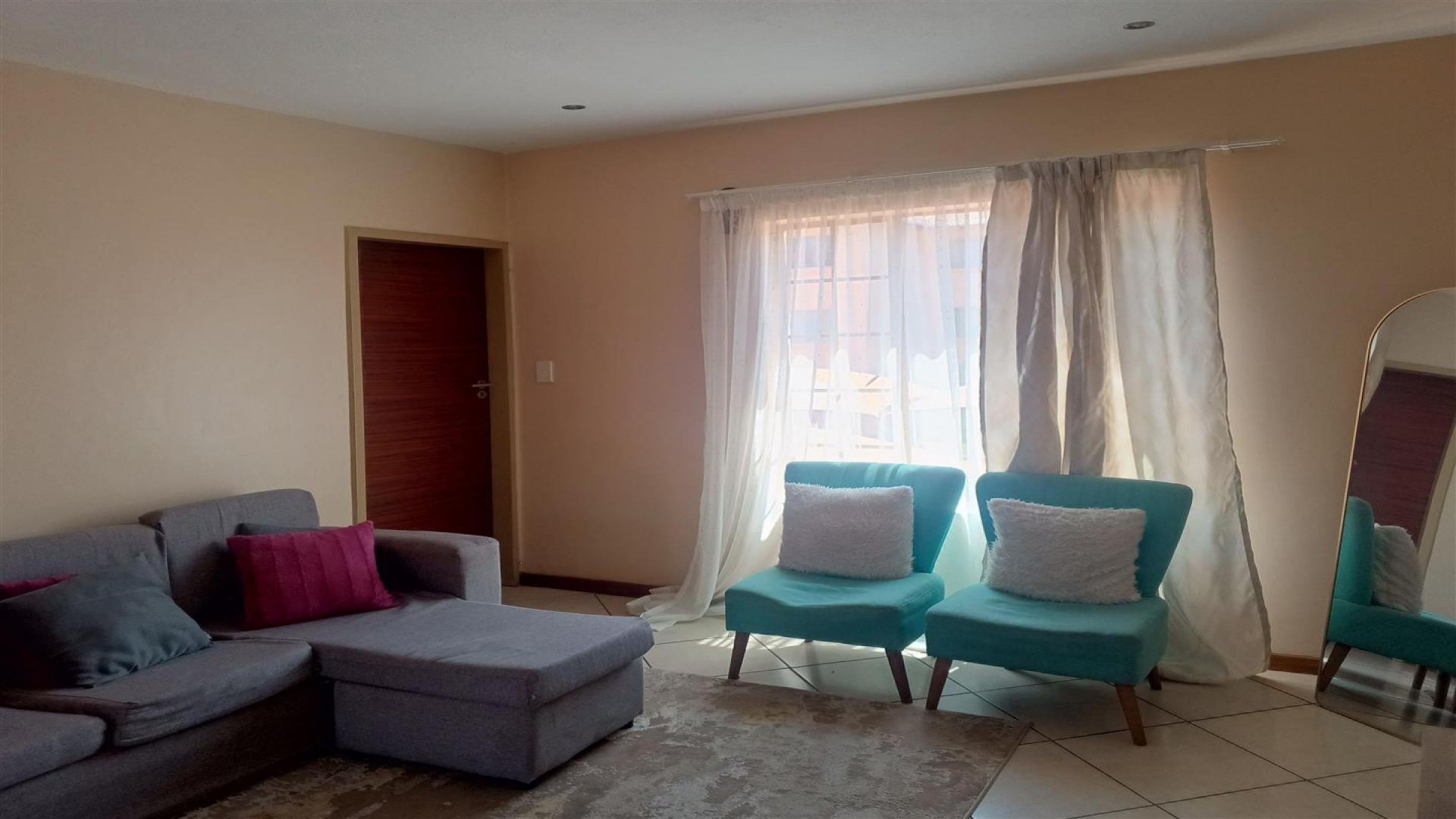 Lounges - 15 square meters of property in Monavoni