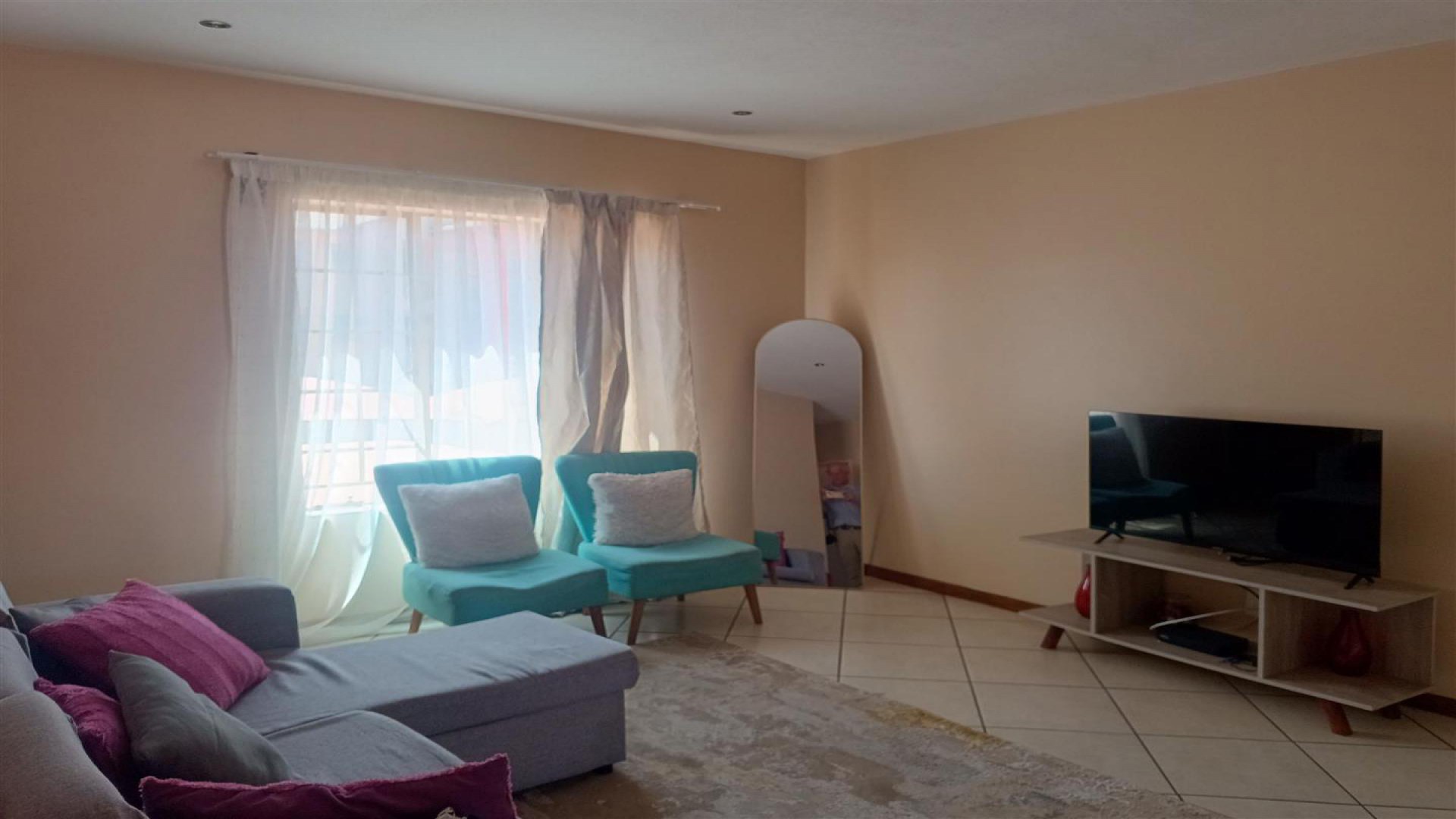 Lounges - 15 square meters of property in Monavoni
