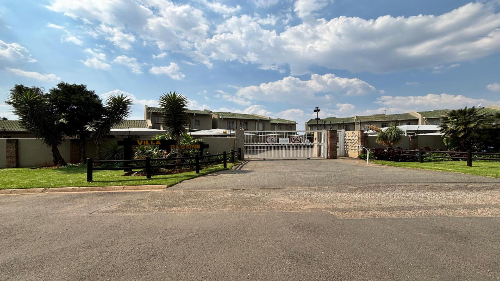 Front View of property in Witfield