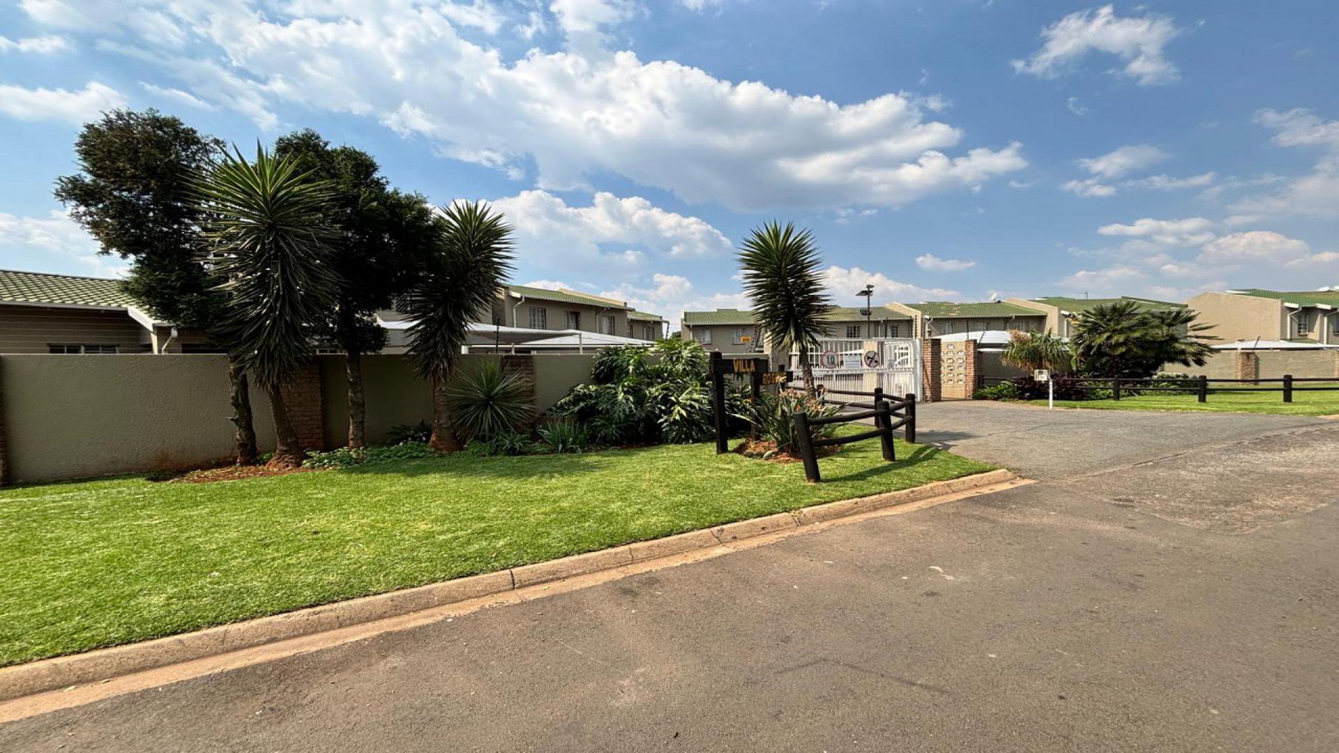 Front View of property in Witfield