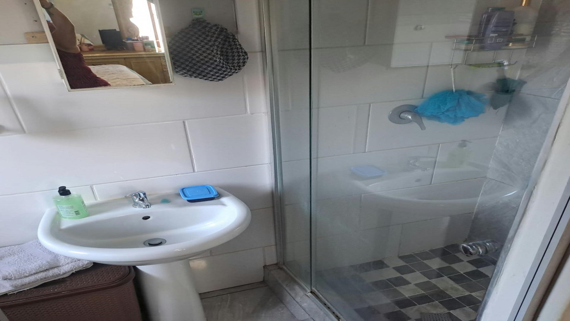 Bathroom 2 of property in Brackenham