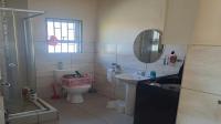 Bathroom 1 of property in Brackenham