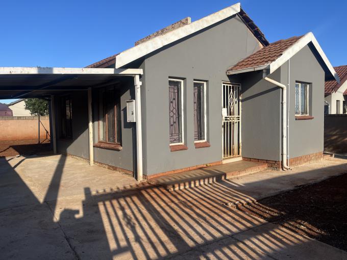 2 Bedroom House for Sale and to Rent For Sale in Soshanguve East - MR723996