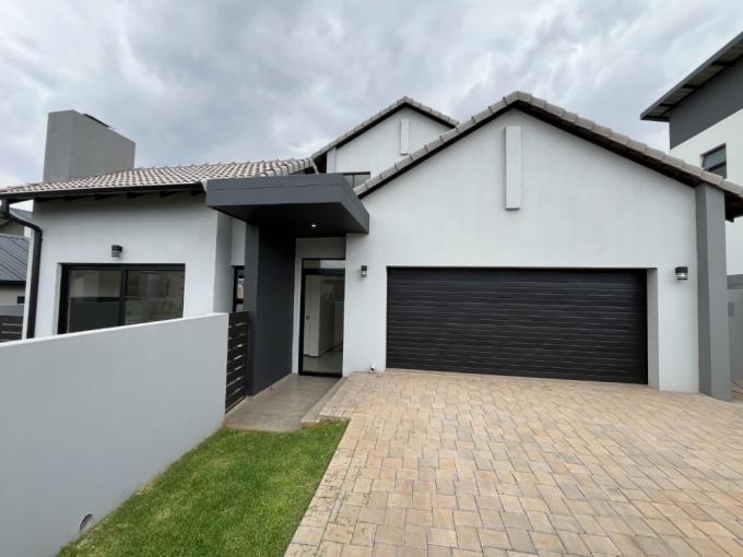 4 Bedroom House for Sale For Sale in Midrand - MR724002