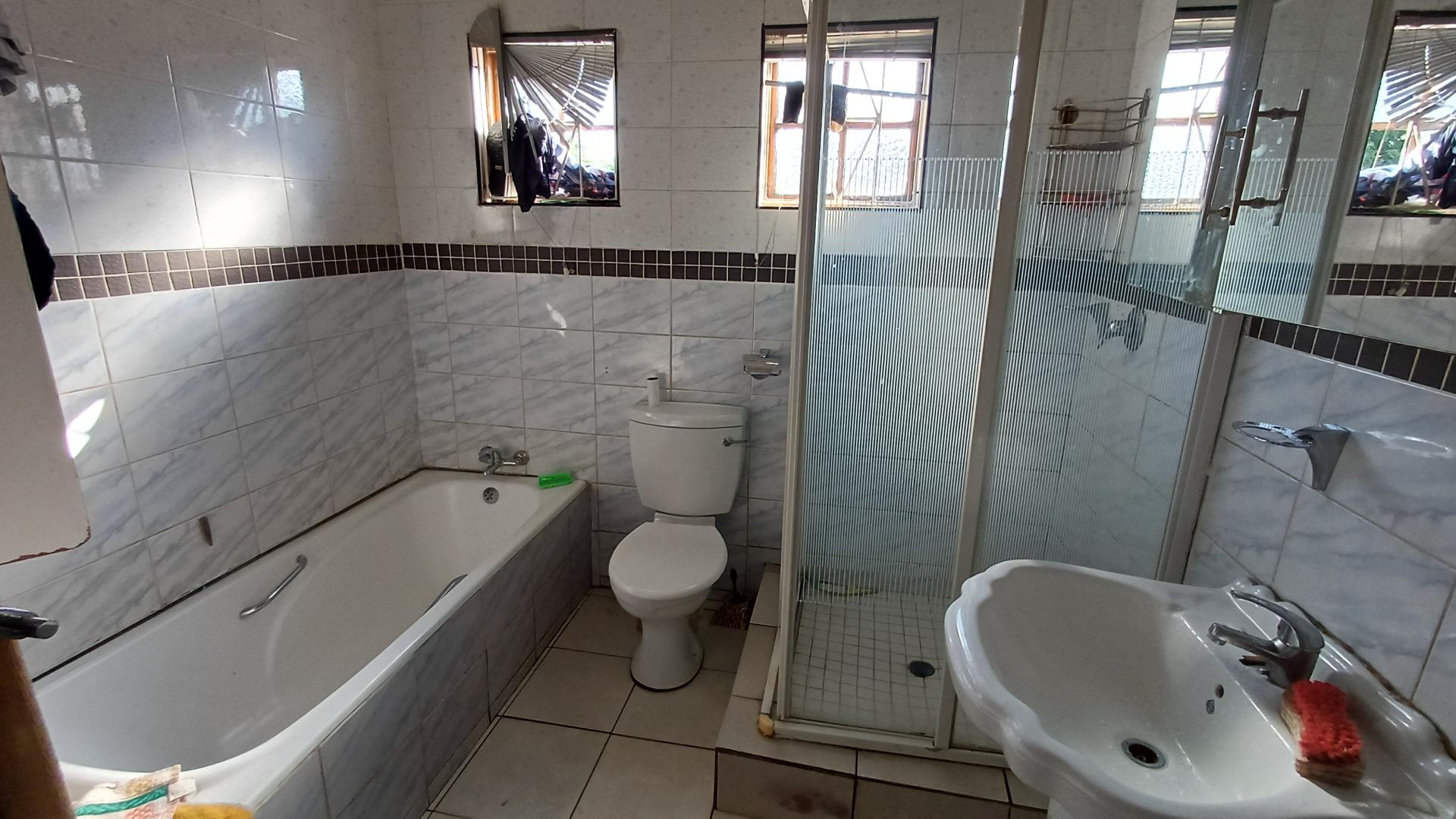 Bathroom 1 of property in Newcastle