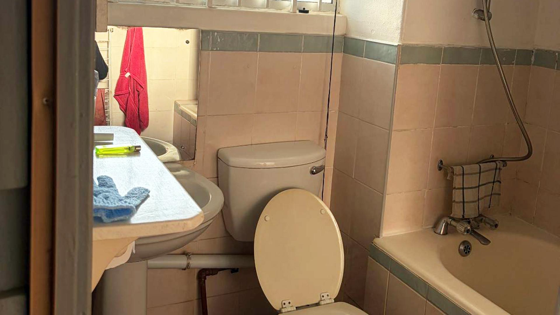 Bathroom 1 of property in Morningside - DBN