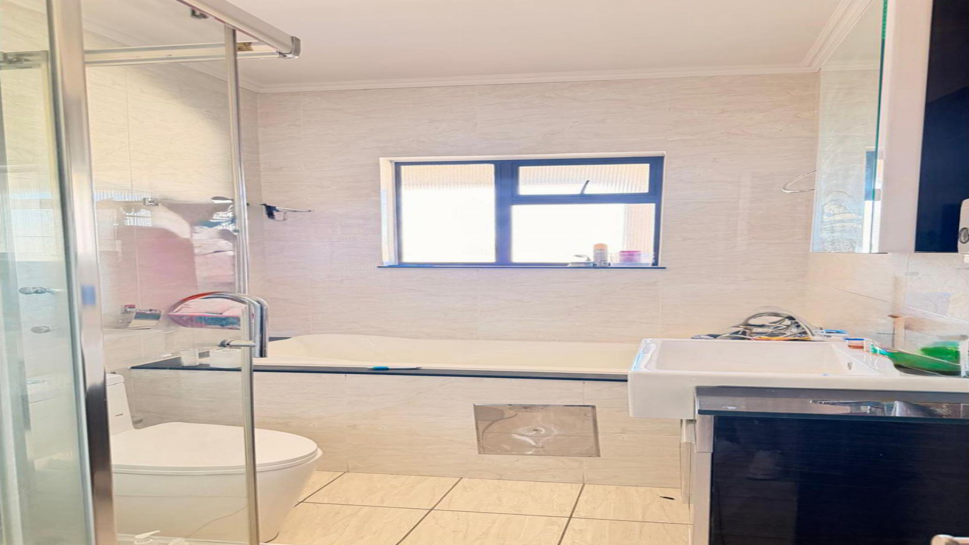 Bathroom 1 of property in Needwood