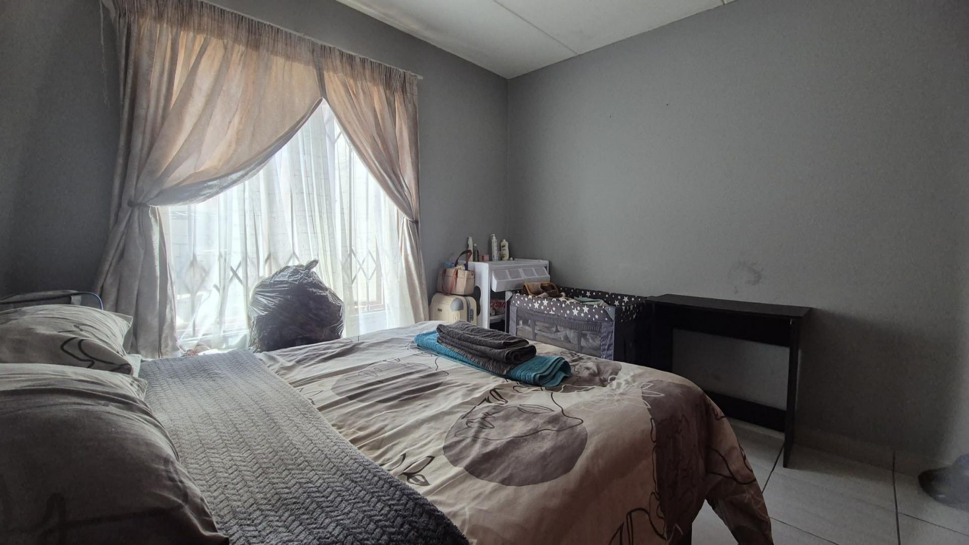 Bed Room 1 of property in Little Falls