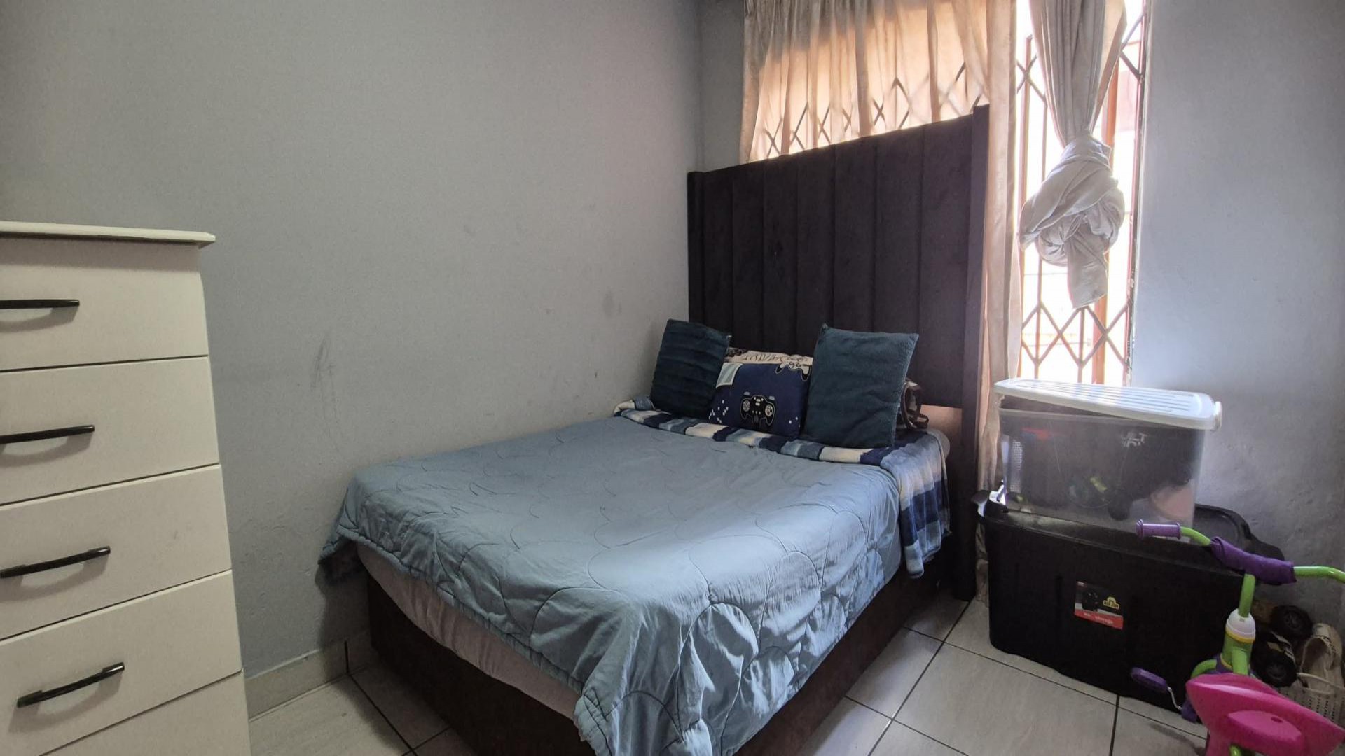 Bed Room 2 of property in Little Falls