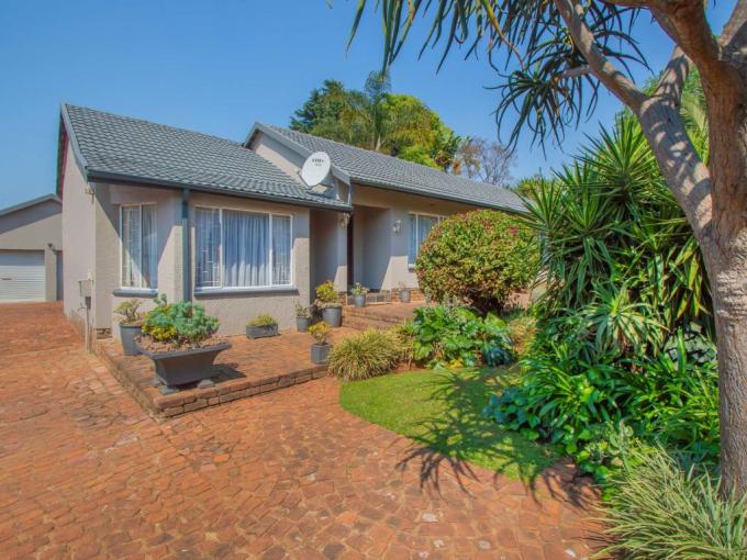 3 Bedroom House for Sale For Sale in Weltevreden Park - MR724087