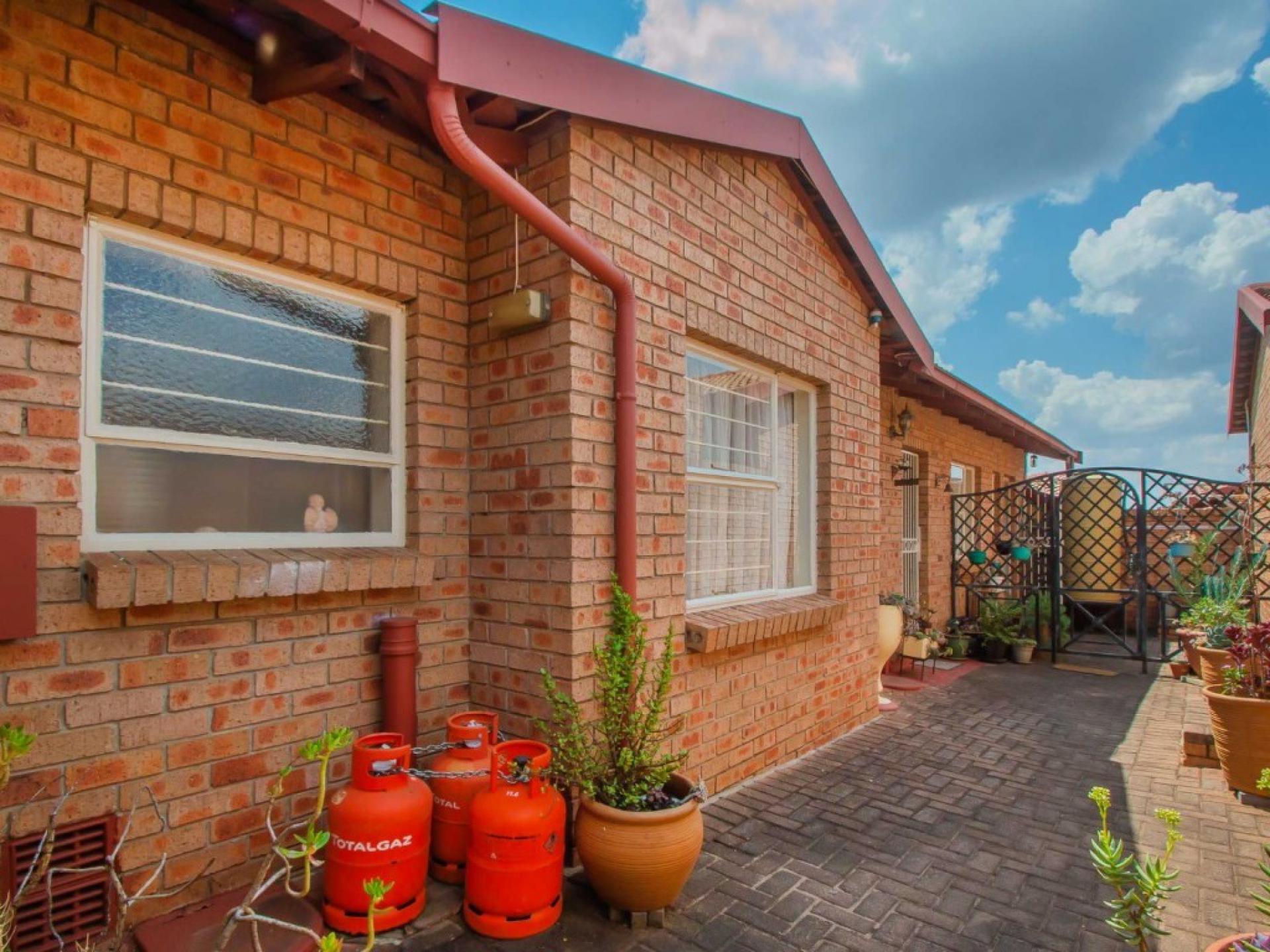  of property in Helderkruin