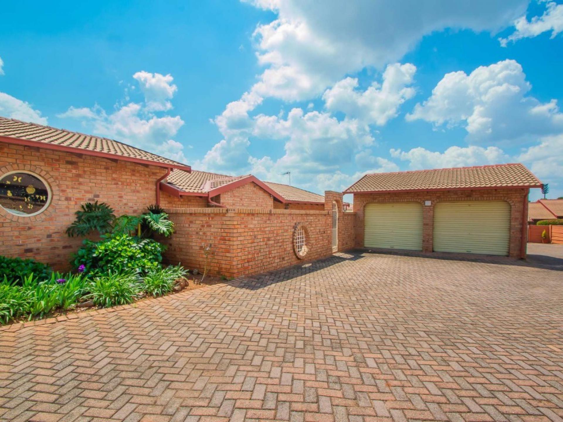  of property in Helderkruin