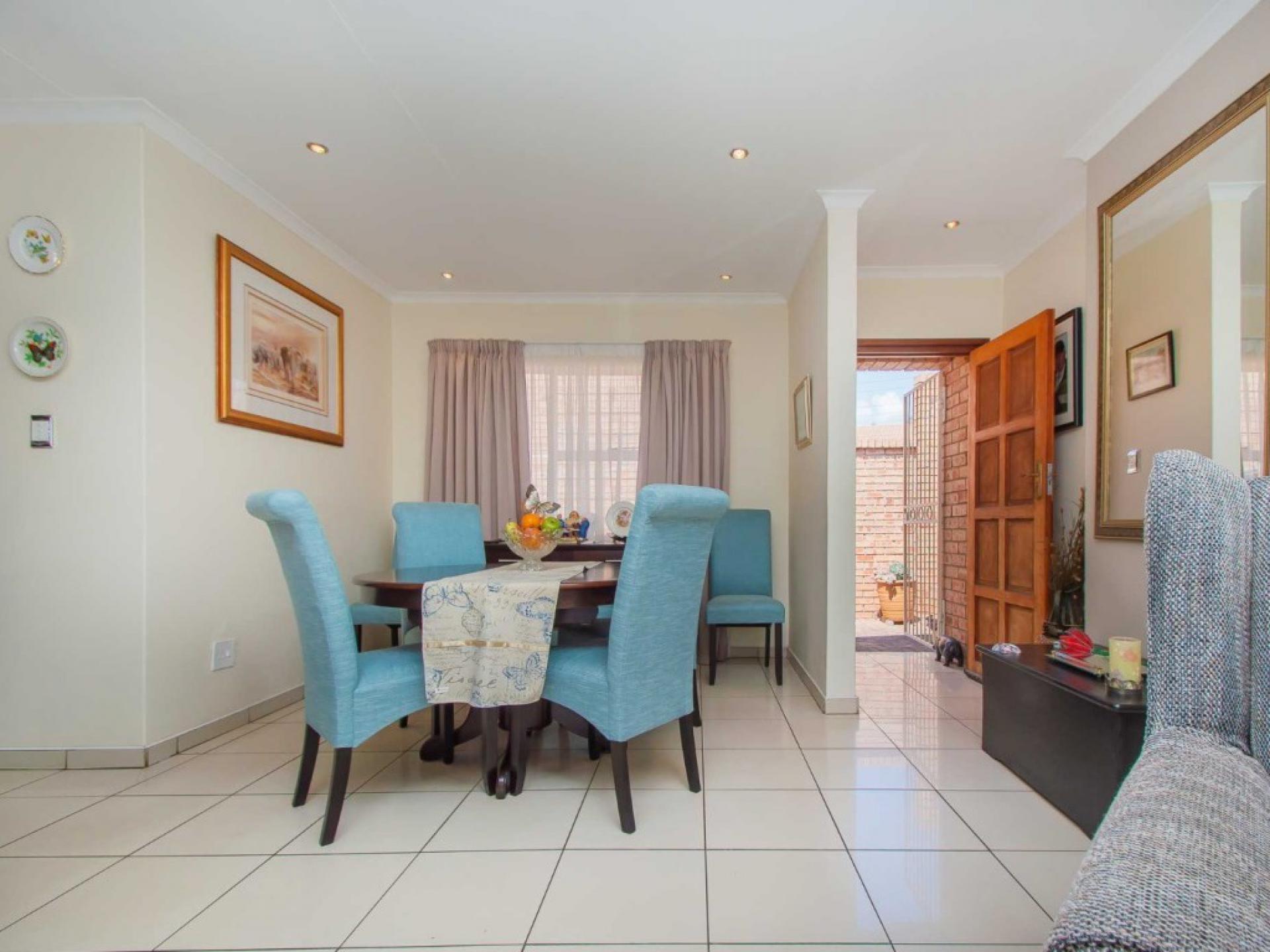 of property in Helderkruin