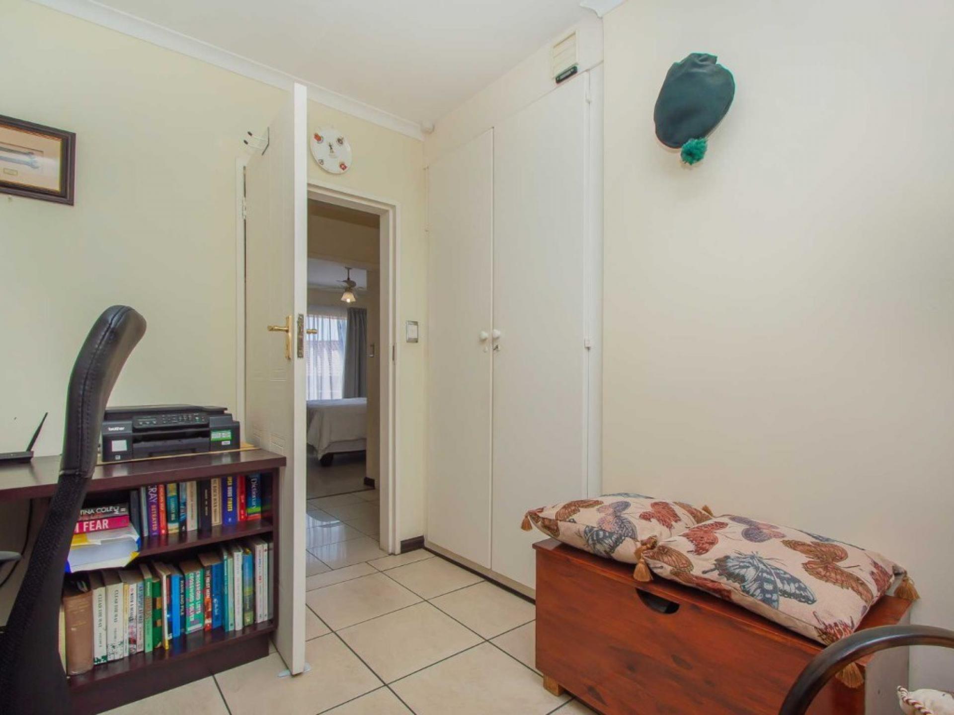  of property in Helderkruin