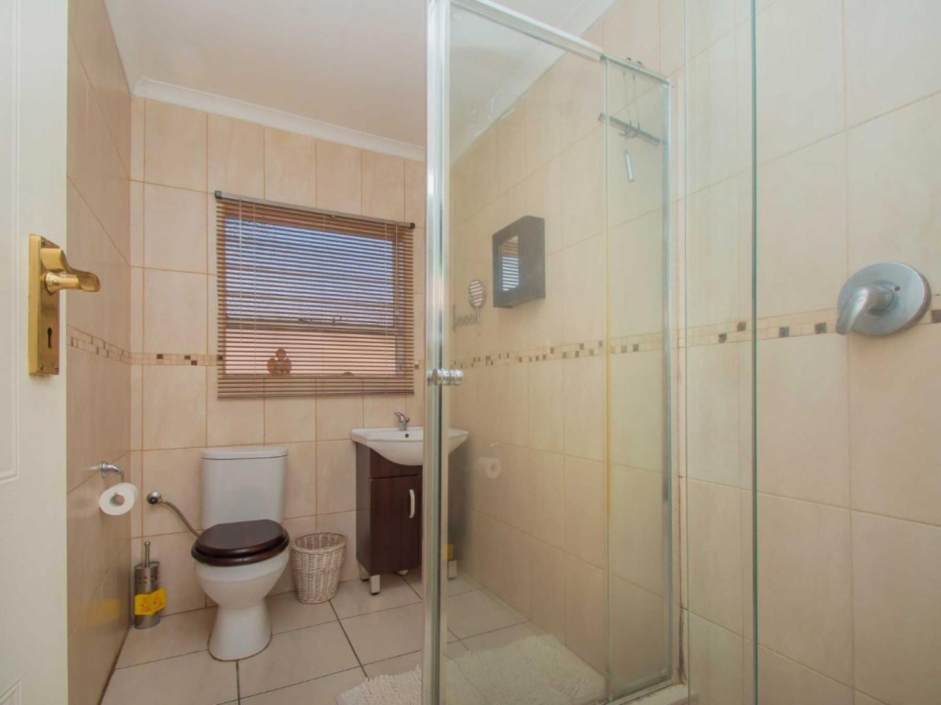  of property in Helderkruin