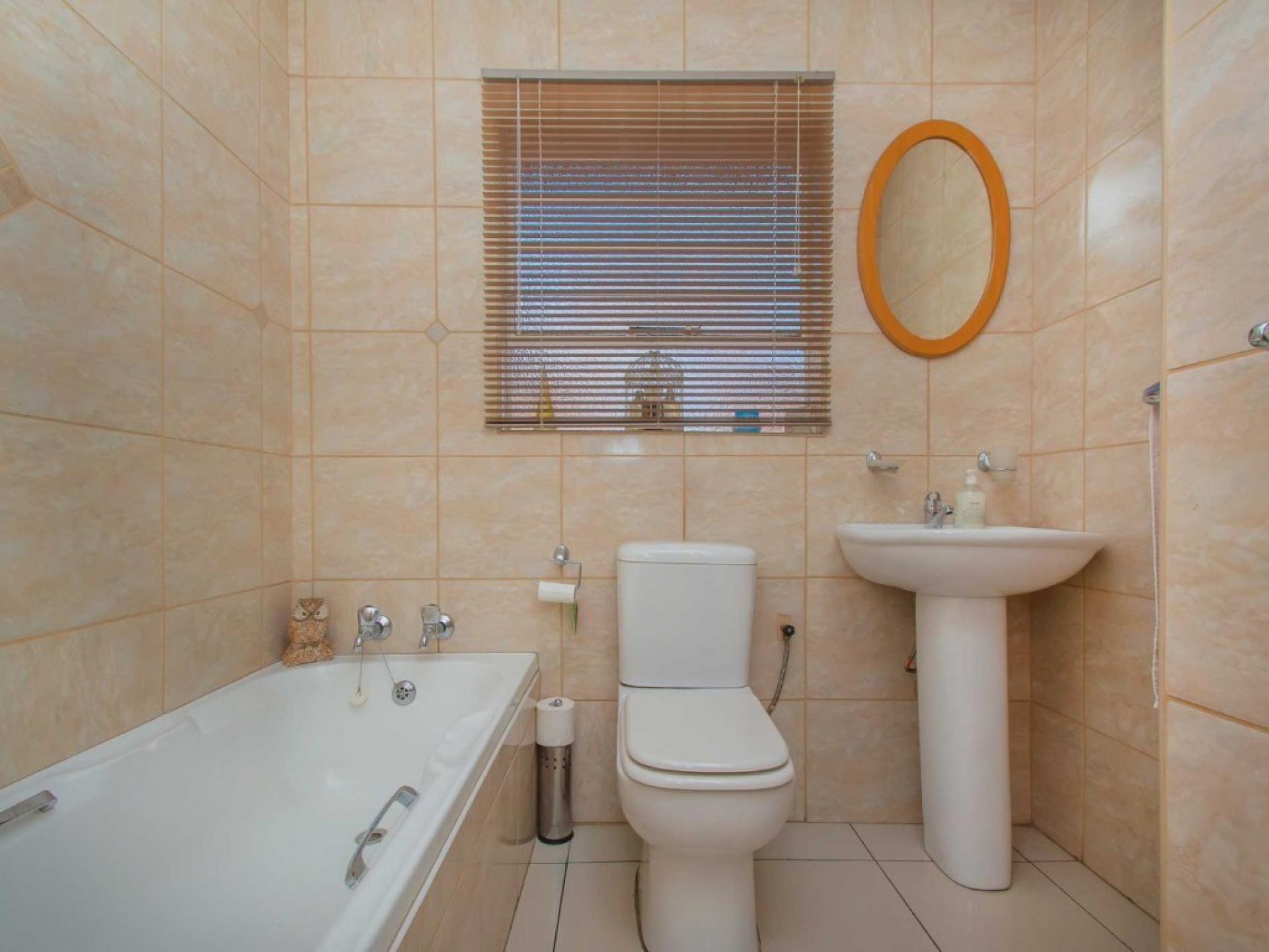  of property in Helderkruin