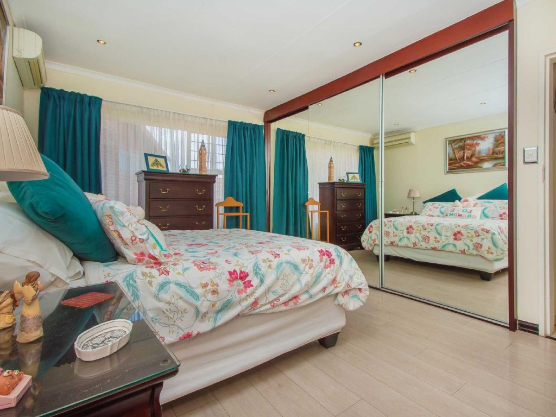  of property in Helderkruin
