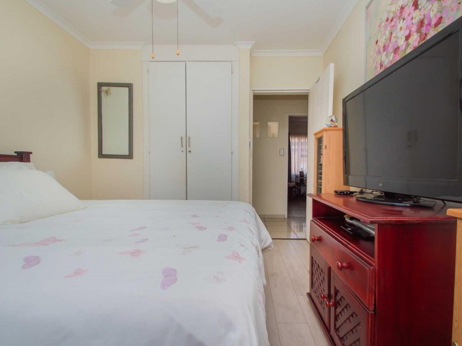  of property in Helderkruin
