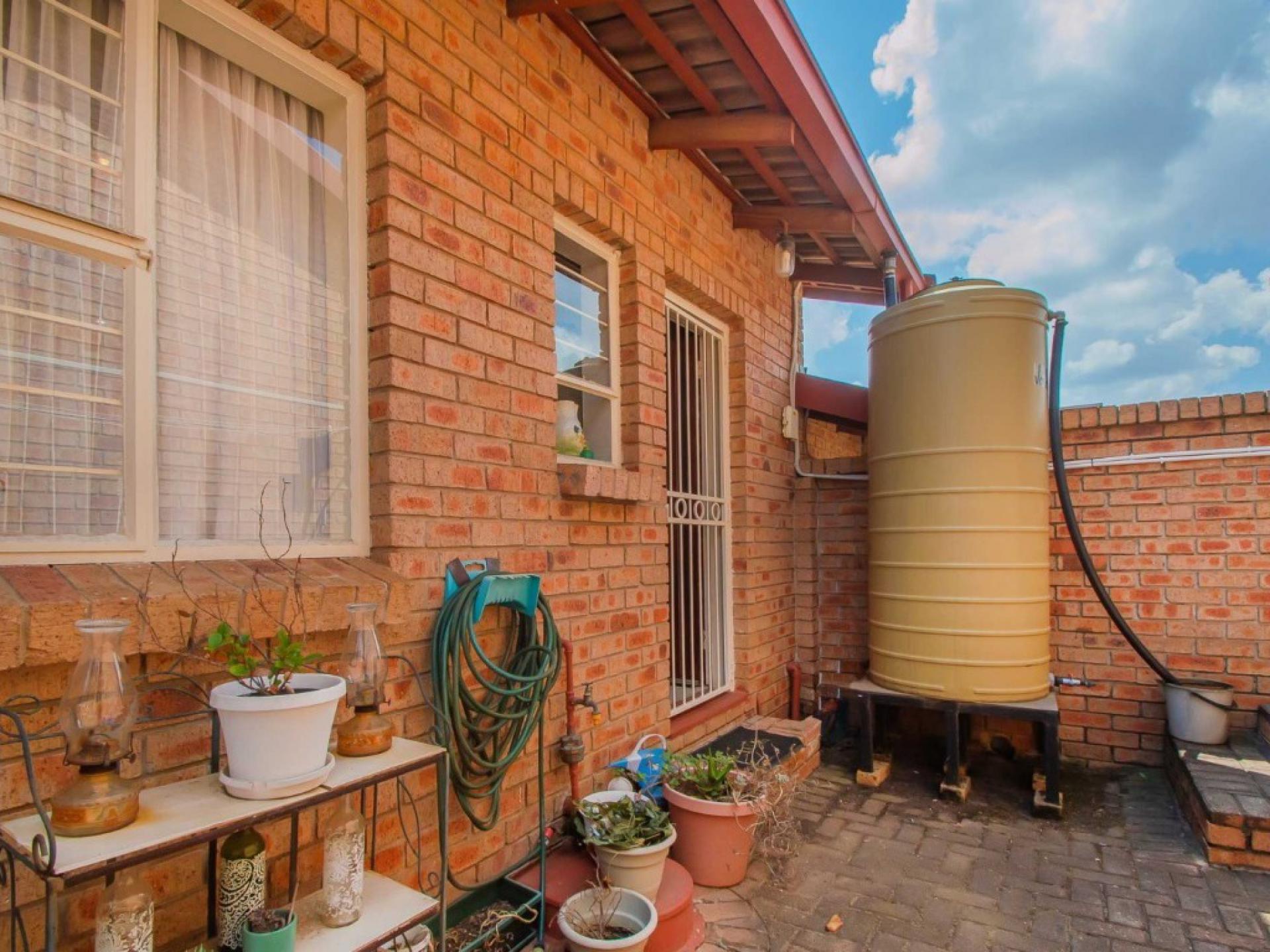  of property in Helderkruin