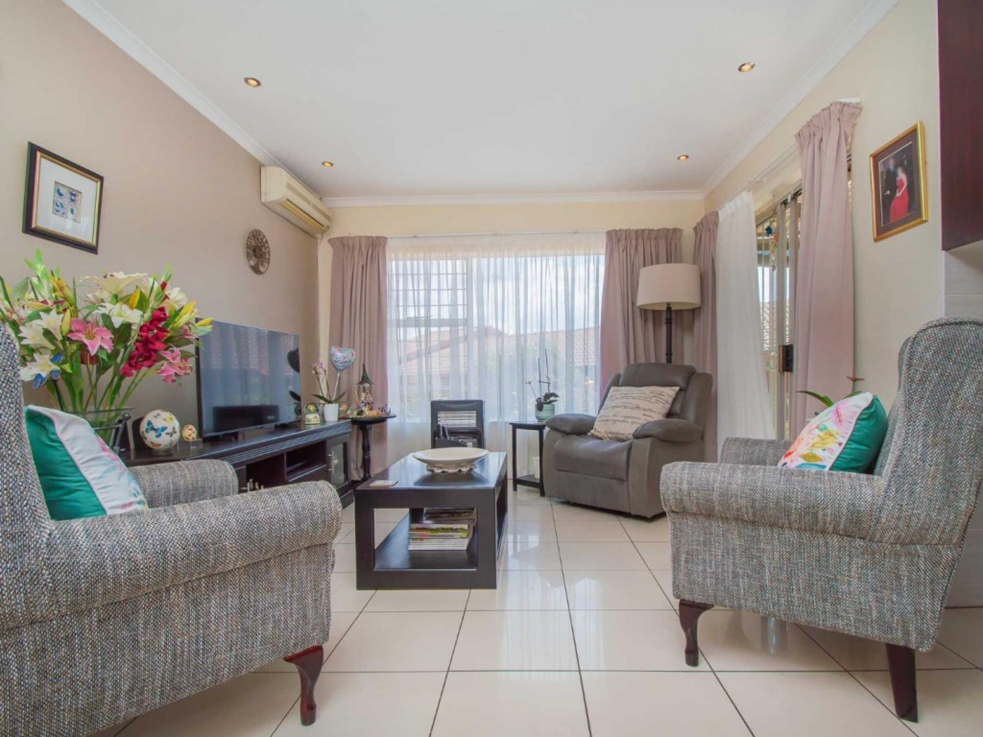  of property in Helderkruin