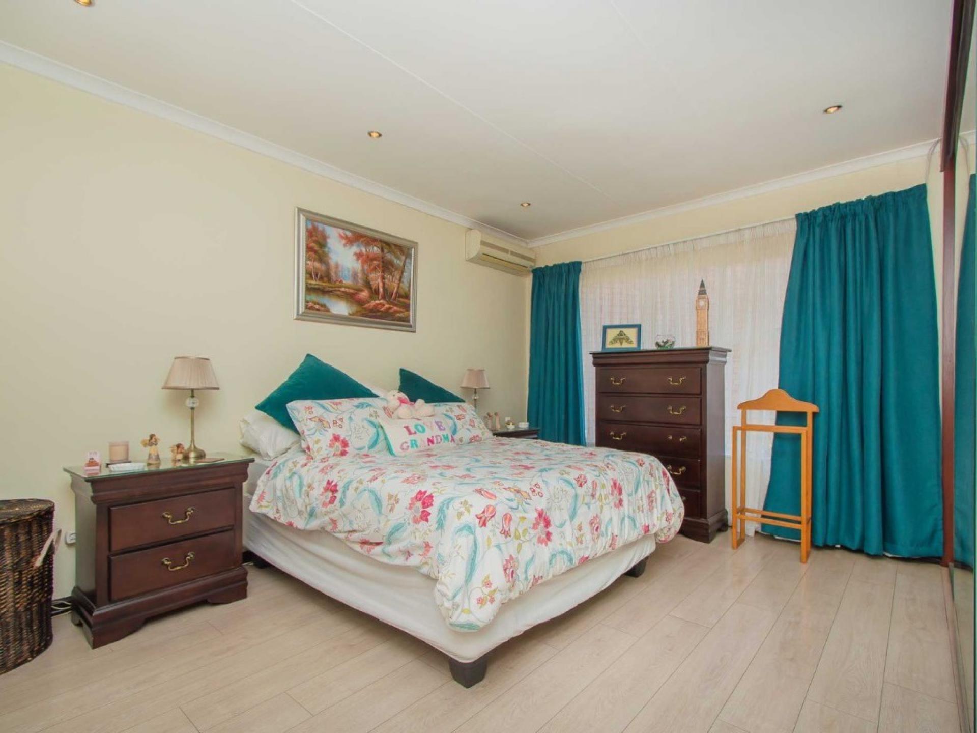  of property in Helderkruin