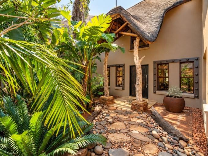 4 Bedroom House for Sale For Sale in Hoedspruit - MR724099