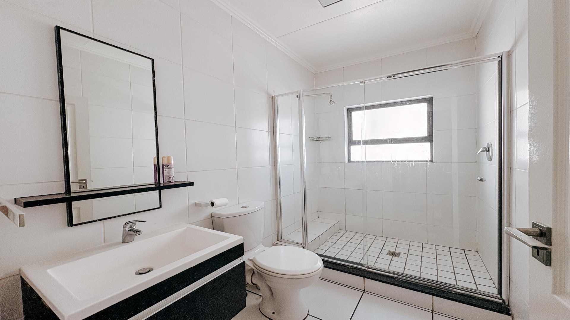 Bathroom 1 of property in Greenstone Hill