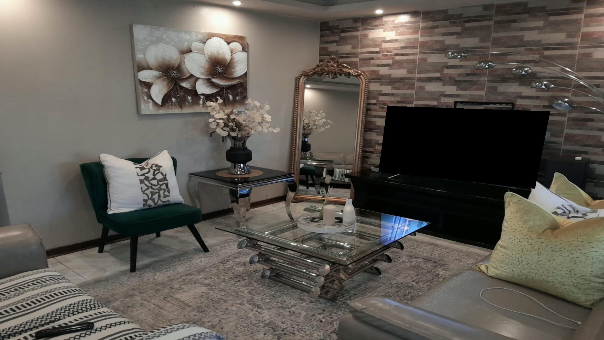 Lounges of property in Isipingo Hills