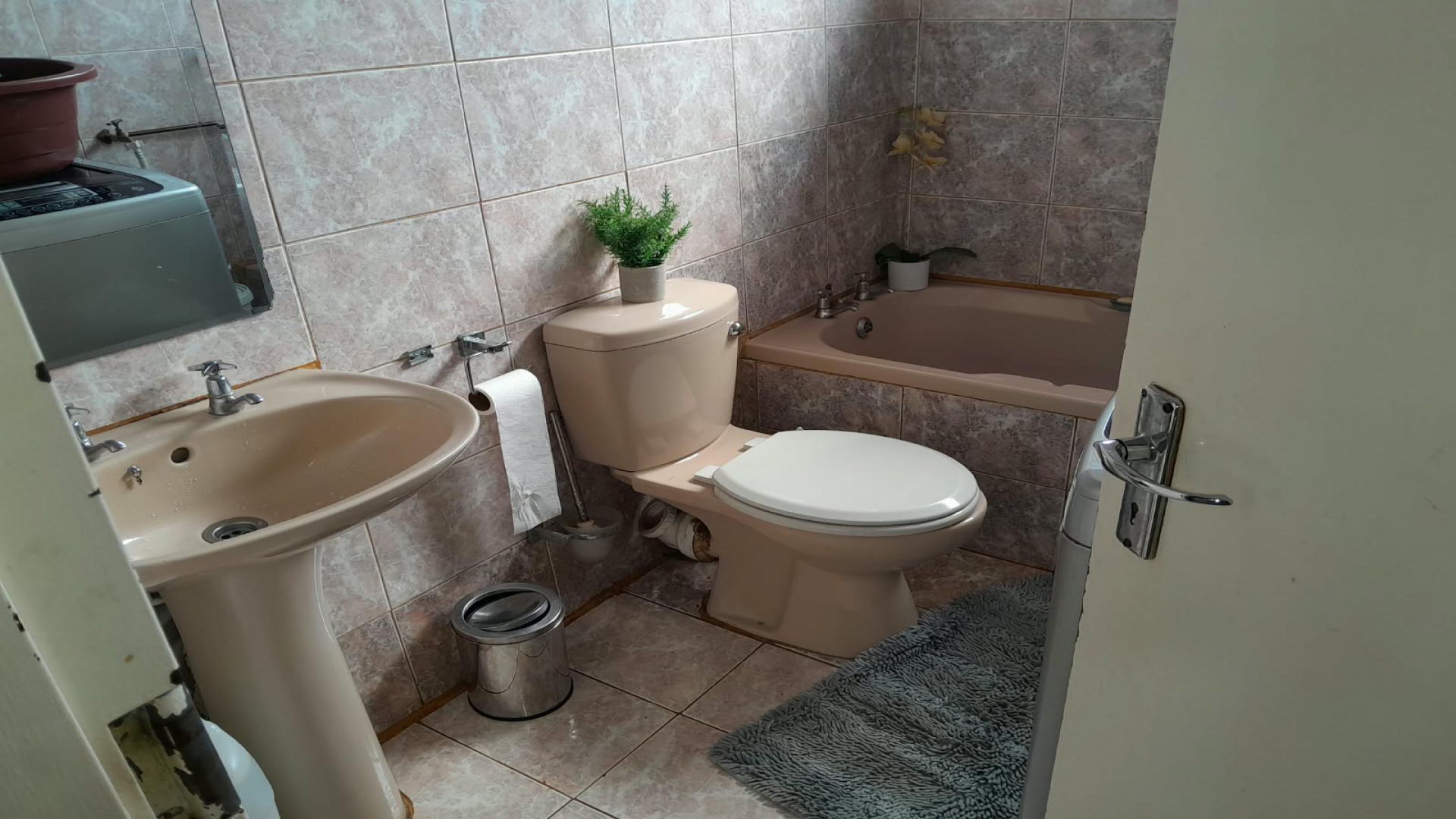 Bathroom 1 of property in Isipingo Hills