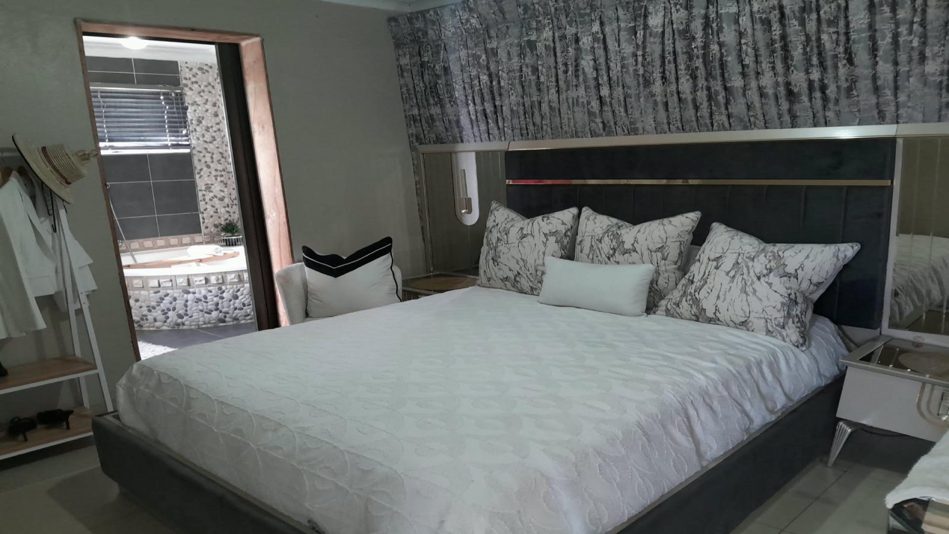 Bed Room 2 of property in Isipingo Hills