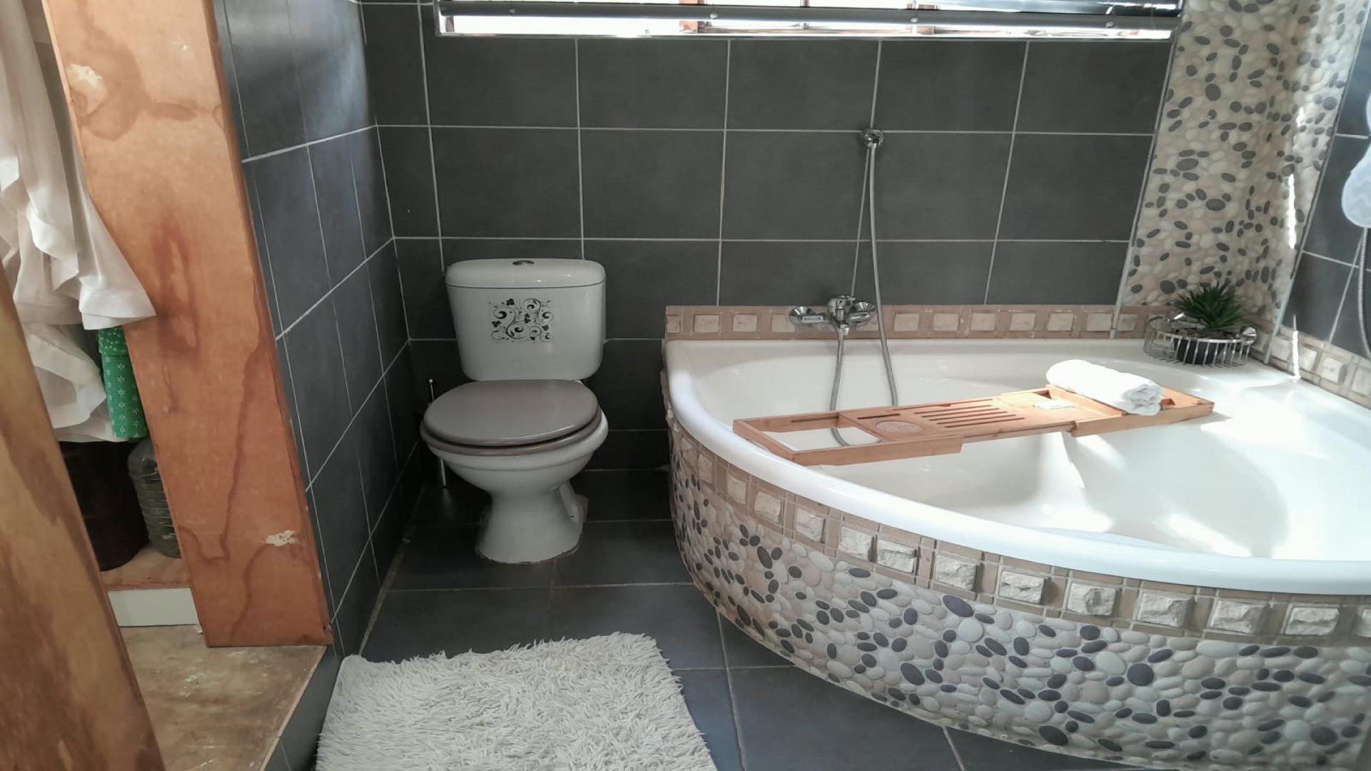 Bathroom 2 of property in Isipingo Hills