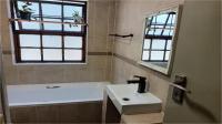 Bathroom 1 of property in Durbanville  