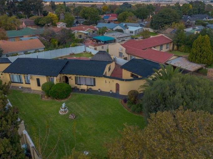 3 Bedroom House for Sale For Sale in Brackendowns - MR724182