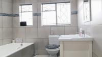 Bathroom 1 of property in Oakdene