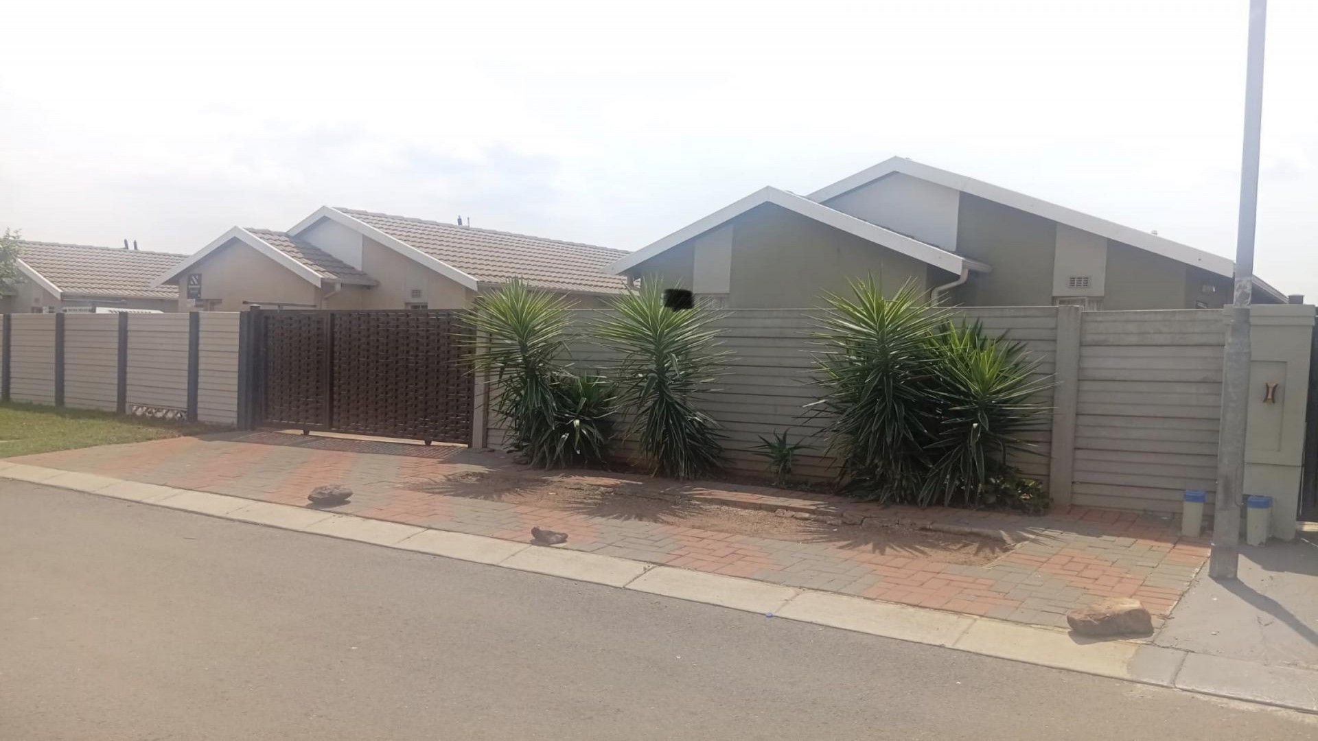 Front View of property in Palm Ridge