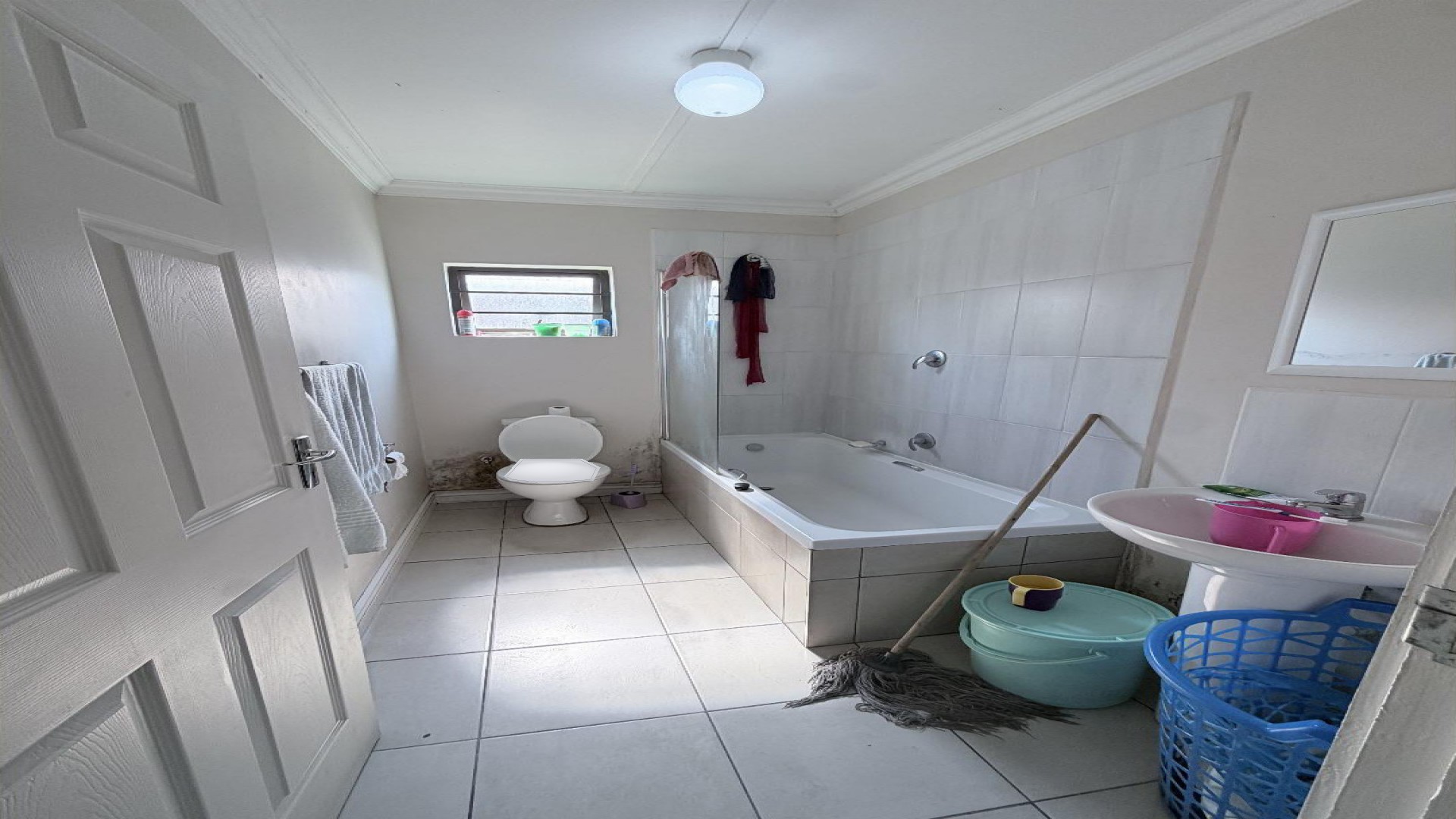 Bathroom 1 of property in Queenstown