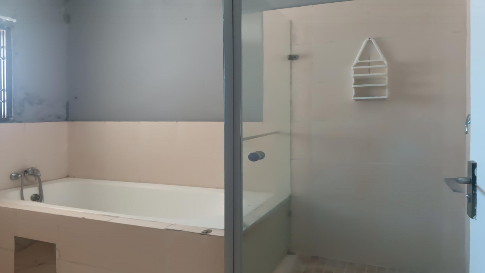 Main Bathroom - 7 square meters of property in Erand Gardens