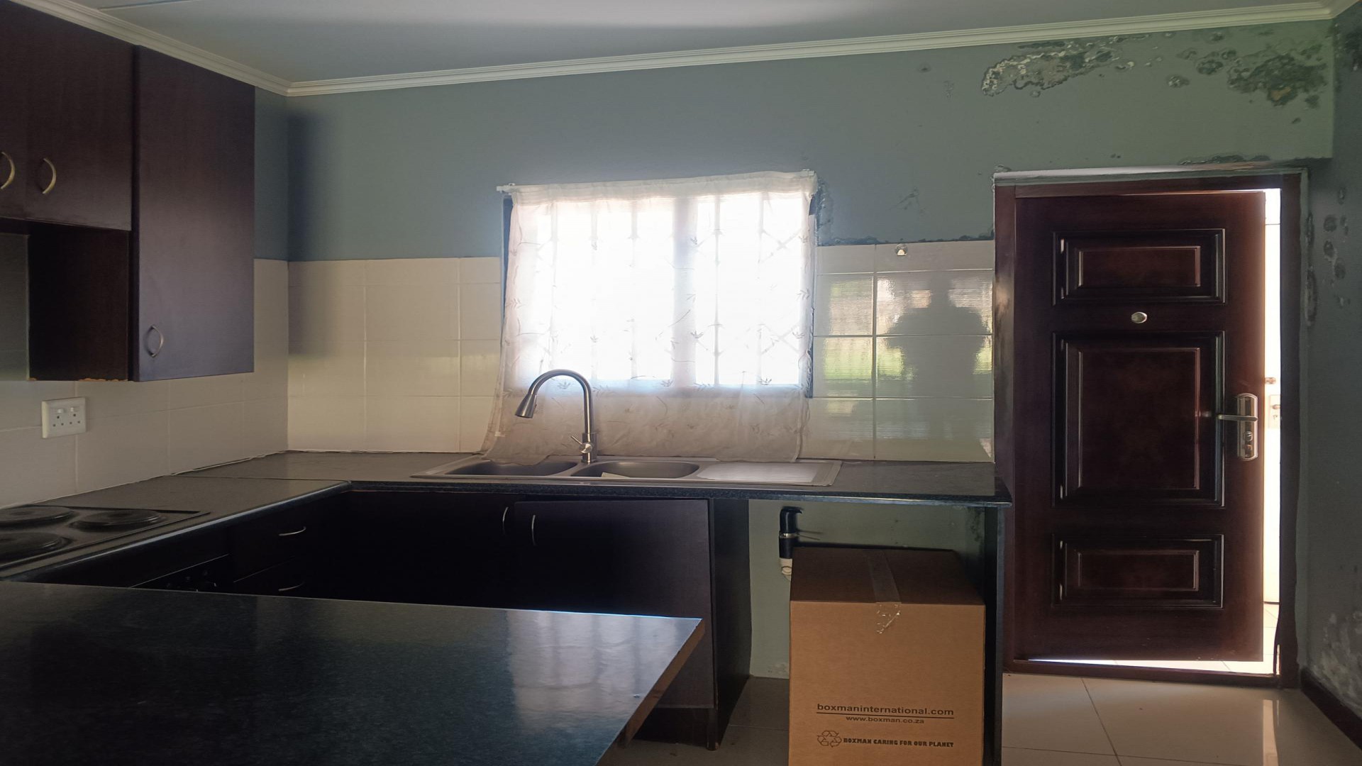 Kitchen - 9 square meters of property in Erand Gardens