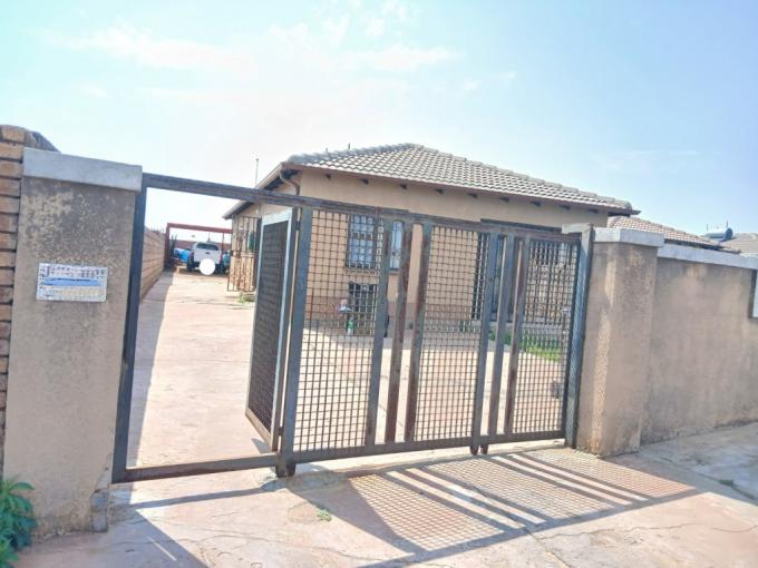 4 Bedroom House for Sale For Sale in Klippoortjie AH - MR724299