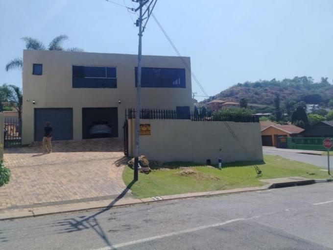 House for Sale For Sale in Oakdene - MR724314
