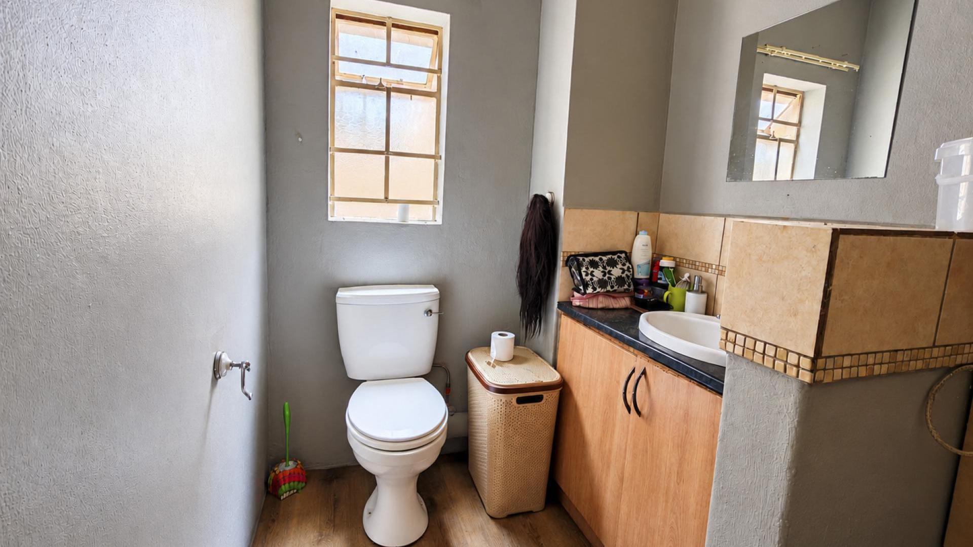 Bathroom 2 of property in Claremont