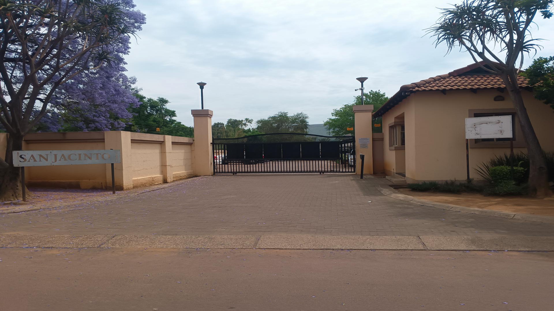 Front View of property in Claremont
