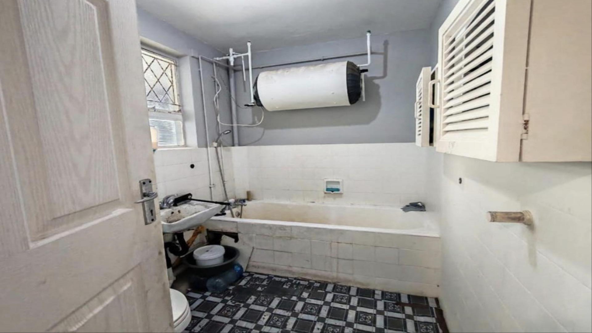 Bathroom 1 of property in South Beach