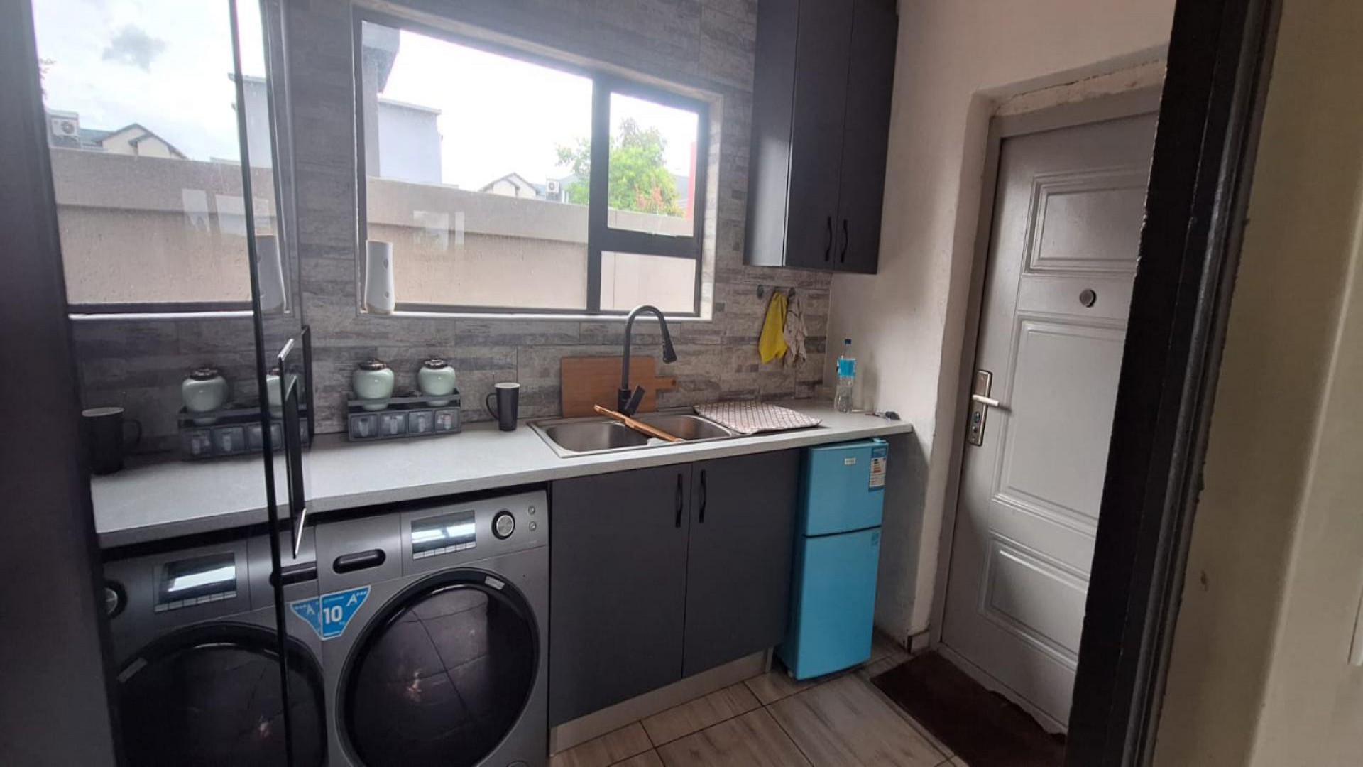 Kitchen of property in Derdepoortpark