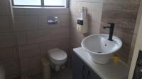 Bathroom 1 of property in Derdepoortpark