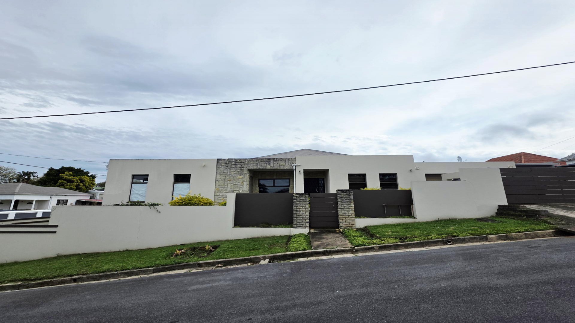 Front View of property in Vincent