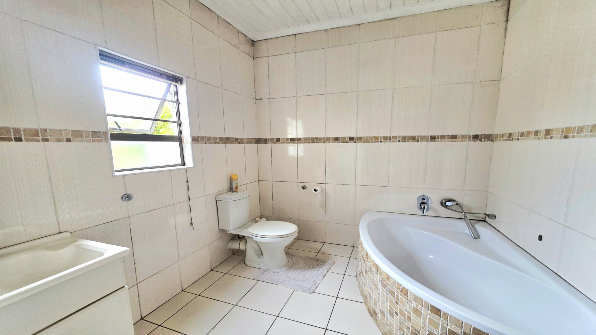 Bathroom 2 of property in Vincent