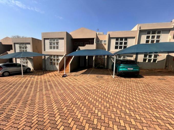 3 Bedroom Simplex for Sale For Sale in Oakdene - MR724405