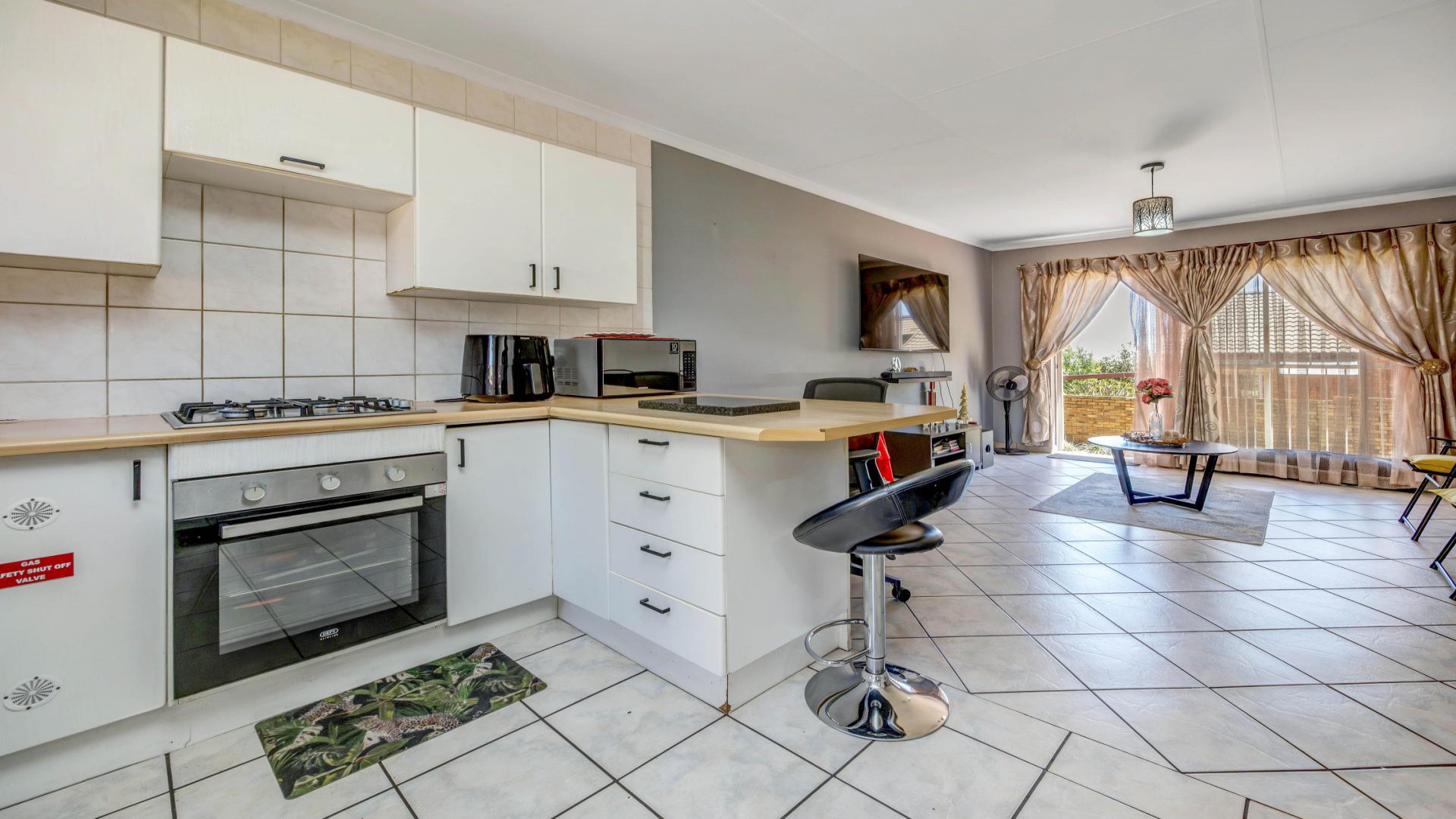 Kitchen of property in Radiokop