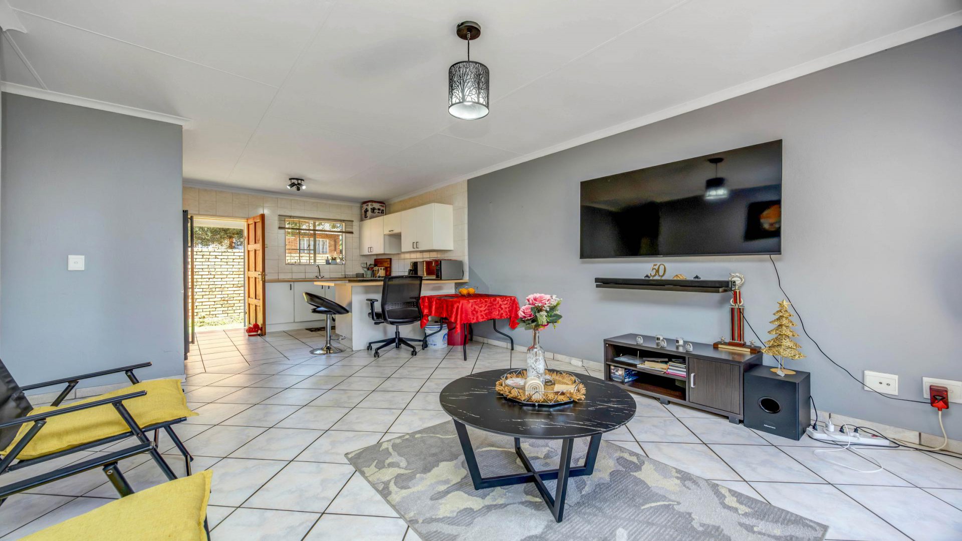 Lounges of property in Radiokop